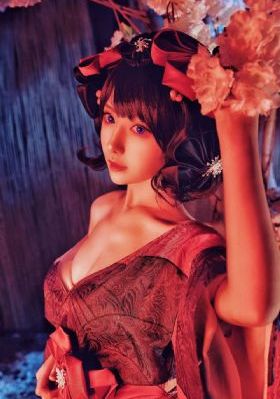 战争性暴电影三级_十万网红美女美酱